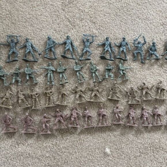 Lot of 56 Small Military Soldiers - Picture 3 of 9